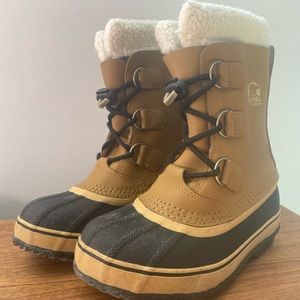 Sorel Caribou Snow boots size 3 kids